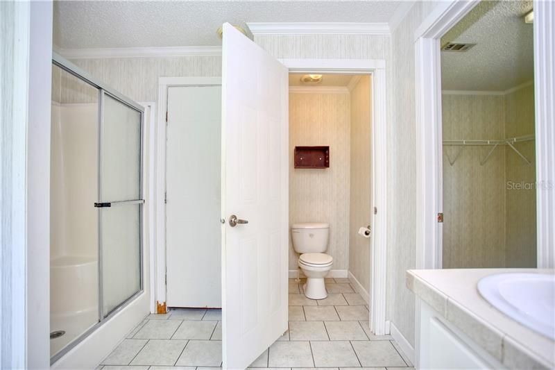 最近售出: $210,000 (3 贝兹, 2 浴室, 2112 平方英尺)