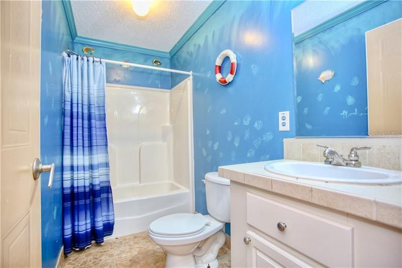 最近售出: $210,000 (3 贝兹, 2 浴室, 2112 平方英尺)