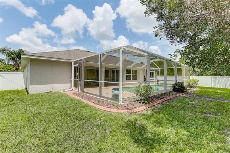 Recently Sold: $325,000 (3 beds, 2 baths, 2046 Square Feet)