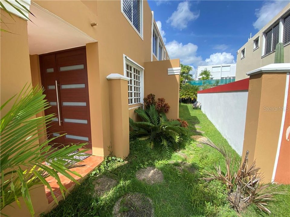 Vendido Recientemente: $217,000 (4 camas, 3 baños, 2300 Pies cuadrados)