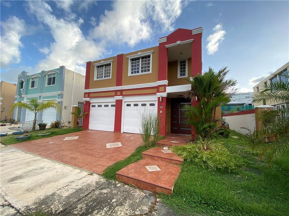 Vendido Recientemente: $217,000 (4 camas, 3 baños, 2300 Pies cuadrados)