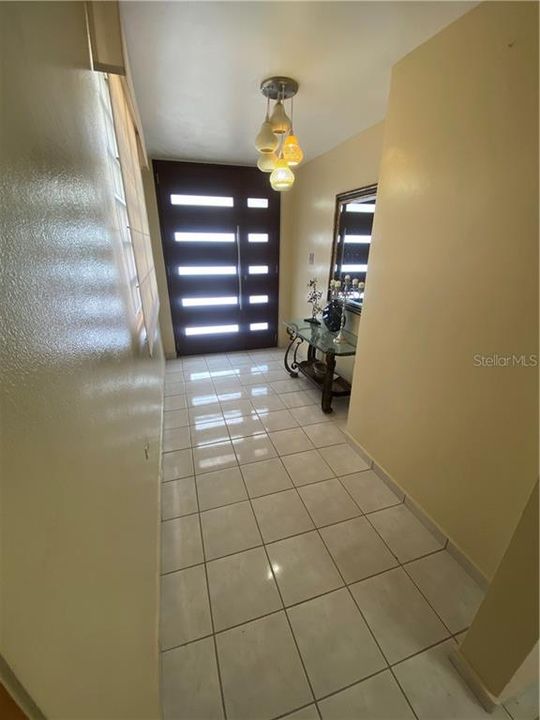 Vendido Recientemente: $217,000 (4 camas, 3 baños, 2300 Pies cuadrados)