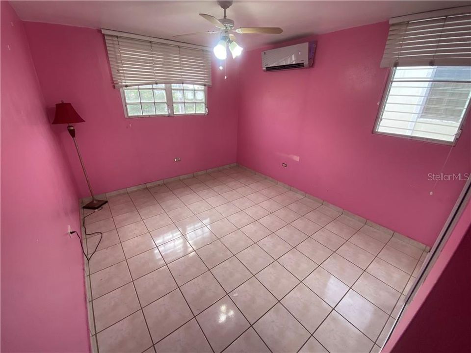 Vendido Recientemente: $217,000 (4 camas, 3 baños, 2300 Pies cuadrados)