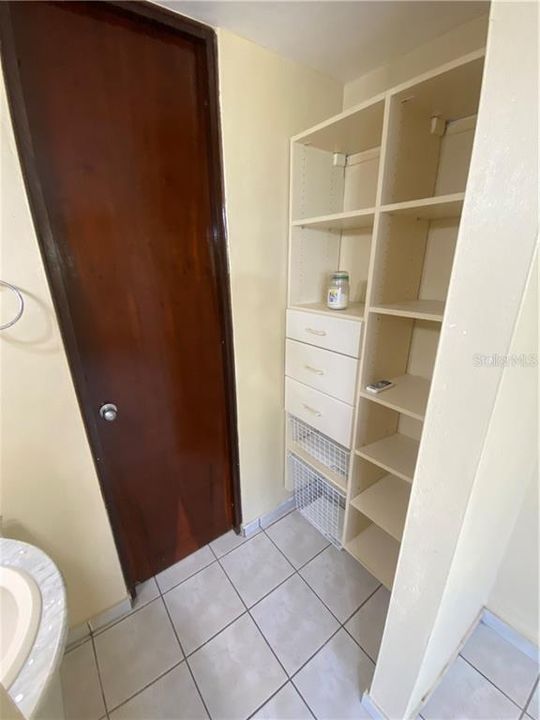 Vendido Recientemente: $217,000 (4 camas, 3 baños, 2300 Pies cuadrados)