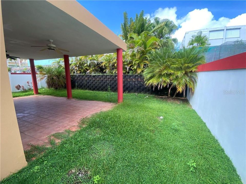 Vendido Recientemente: $217,000 (4 camas, 3 baños, 2300 Pies cuadrados)