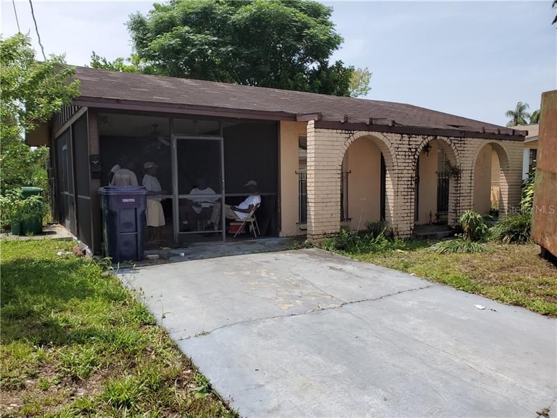 Recently Sold: $165,000 (3 beds, 2 baths, 1132 Square Feet)