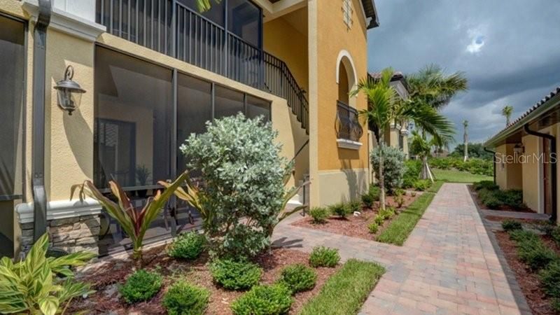 Vendido Recientemente: $239,999 (2 camas, 2 baños, 1366 Pies cuadrados)