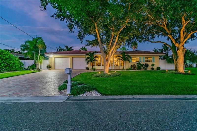 Recently Sold: $834,000 (3 beds, 2 baths, 1711 Square Feet)