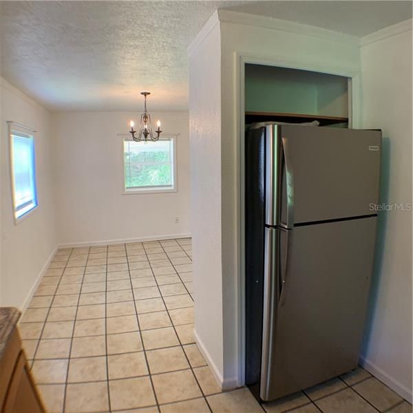 Recently Rented: $875 (2 beds, 1 baths, 777 Square Feet)