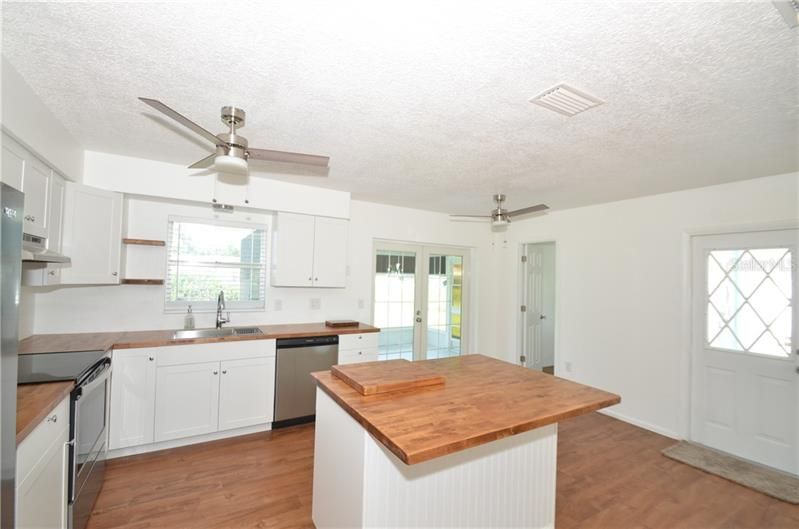 Recently Sold: $215,000 (3 beds, 1 baths, 1040 Square Feet)