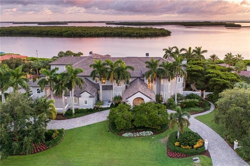 Recently Sold: $10,500,000 (8 beds, 10 baths, 12522 Square Feet)
