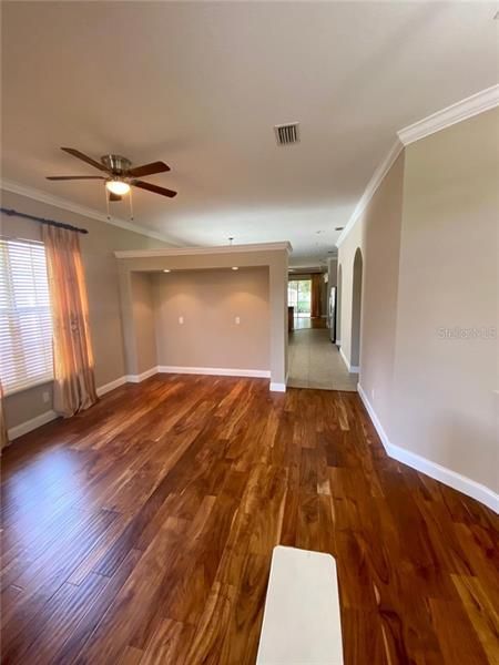 Recently Rented: $1,900 (4 beds, 2 baths, 2262 Square Feet)