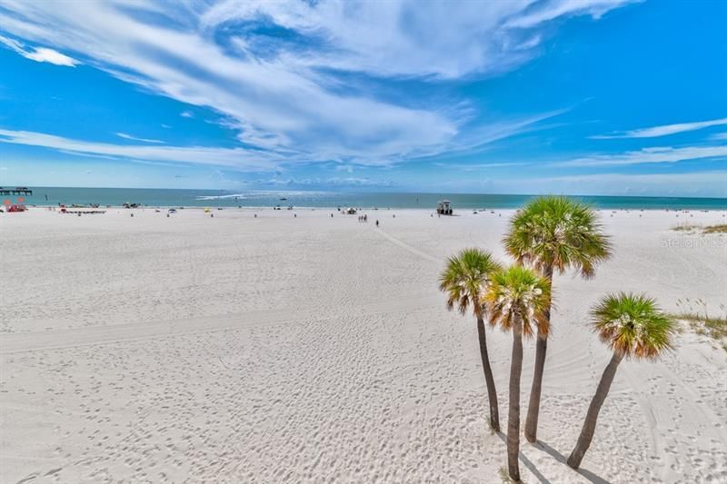 Recently Sold: $3,500,000 (4 beds, 3 baths, 5140 Square Feet)