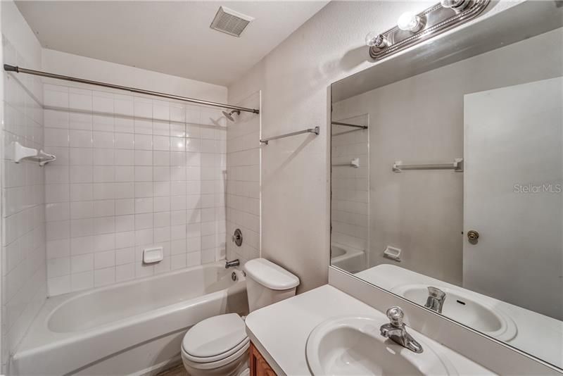 最近售出: $135,000 (3 贝兹, 2 浴室, 1408 平方英尺)