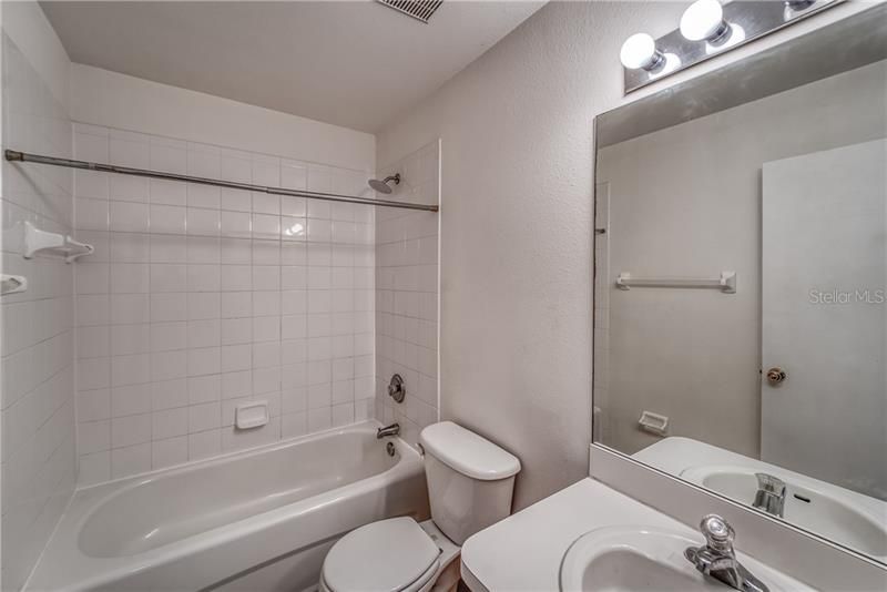 最近售出: $135,000 (3 贝兹, 2 浴室, 1408 平方英尺)