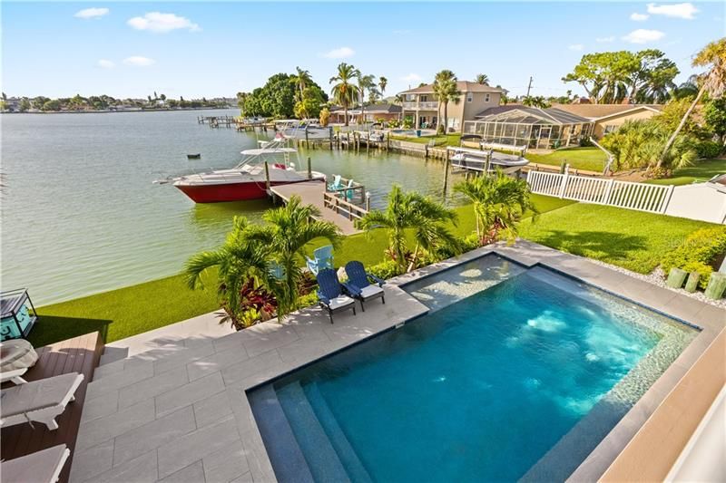 Recently Sold: $1,075,000 (3 beds, 3 baths, 2212 Square Feet)