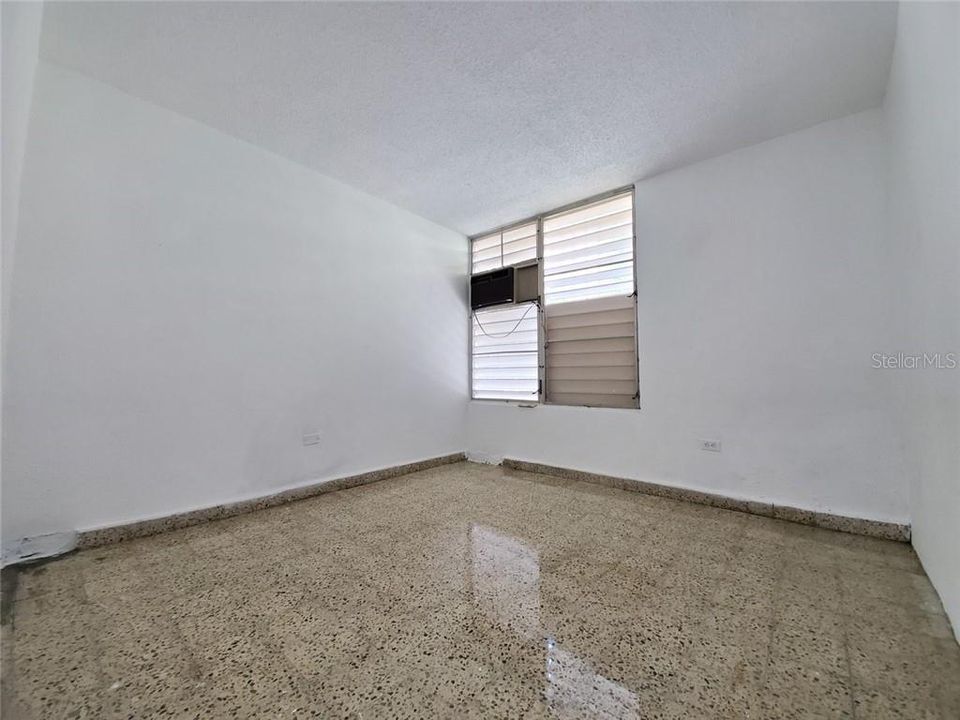 Vendido Recientemente: $114,900 (3 camas, 2 baños, 1000 Pies cuadrados)