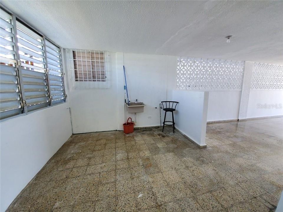 Vendido Recientemente: $114,900 (3 camas, 2 baños, 1000 Pies cuadrados)