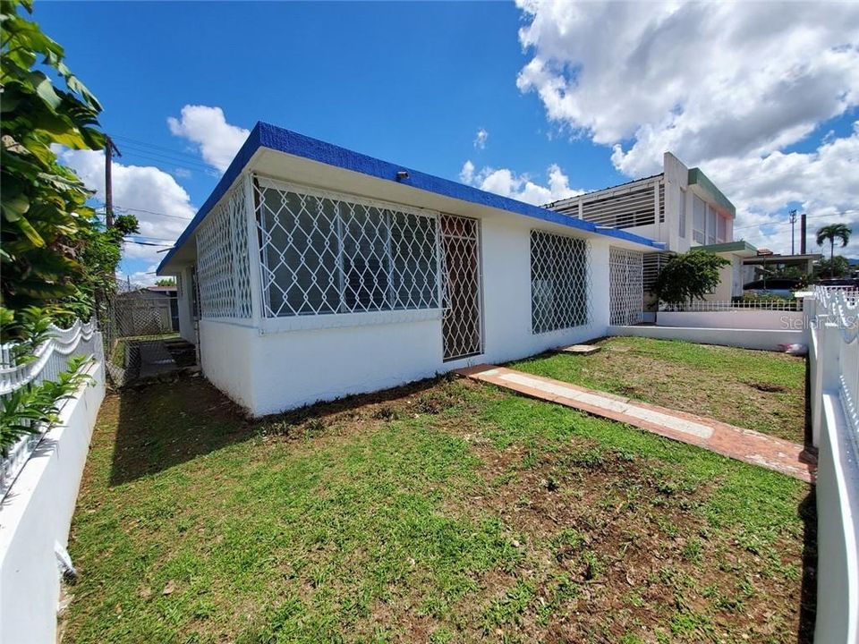 Vendido Recientemente: $114,900 (3 camas, 2 baños, 1000 Pies cuadrados)