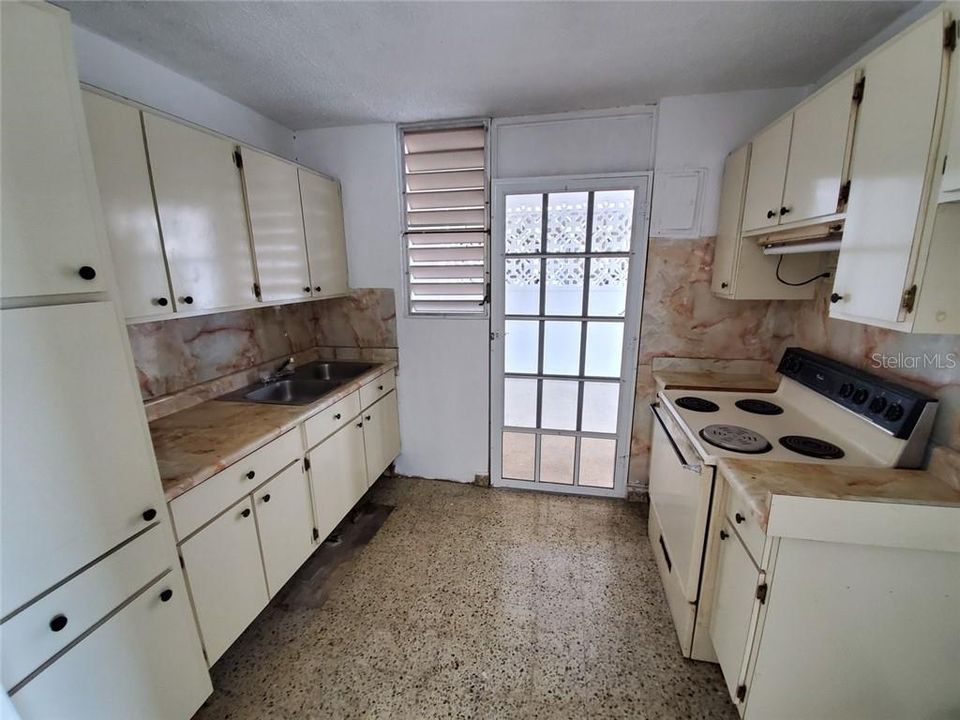 Vendido Recientemente: $114,900 (3 camas, 2 baños, 1000 Pies cuadrados)