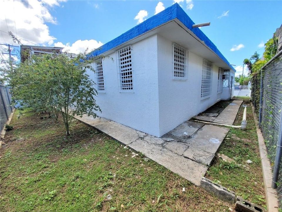 Vendido Recientemente: $114,900 (3 camas, 2 baños, 1000 Pies cuadrados)