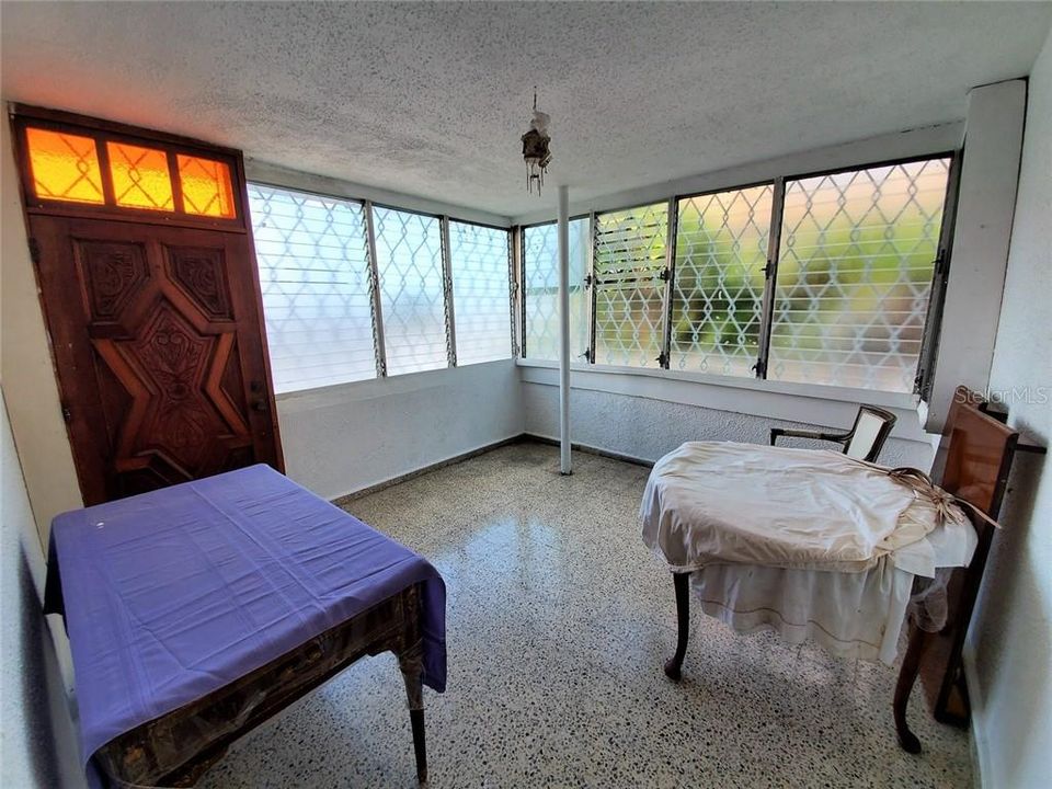 Vendido Recientemente: $114,900 (3 camas, 2 baños, 1000 Pies cuadrados)