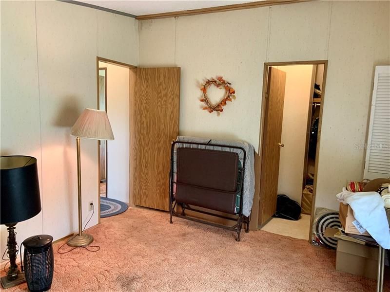 Recently Sold: $105,000 (3 beds, 2 baths, 1596 Square Feet)