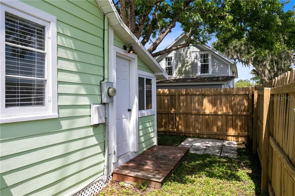 Recently Sold: $175,000 (2 beds, 1 baths, 829 Square Feet)