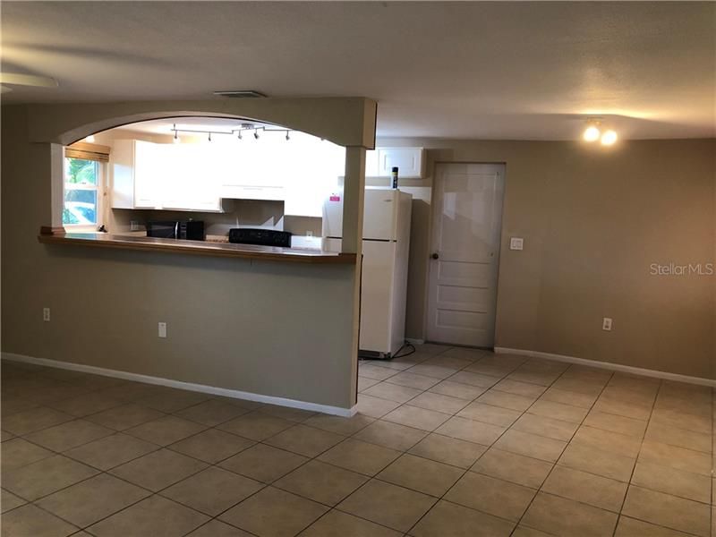 Recently Rented: $1,200 (2 beds, 1 baths, 1003 Square Feet)