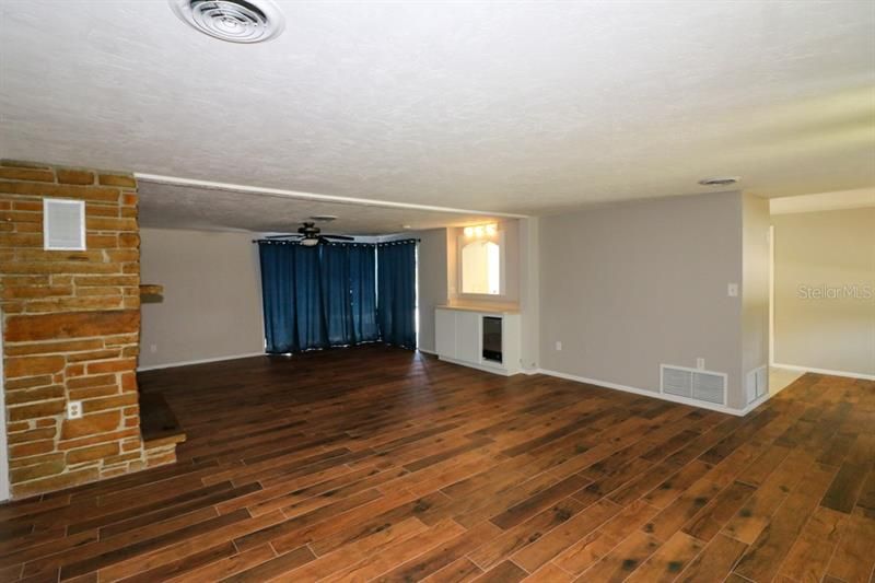 Recently Rented: $2,200 (3 beds, 2 baths, 2120 Square Feet)