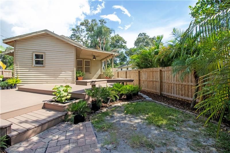 Recently Sold: $335,000 (3 beds, 2 baths, 1274 Square Feet)