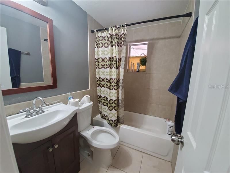 最近售出: $160,000 (3 贝兹, 2 浴室, 1154 平方英尺)