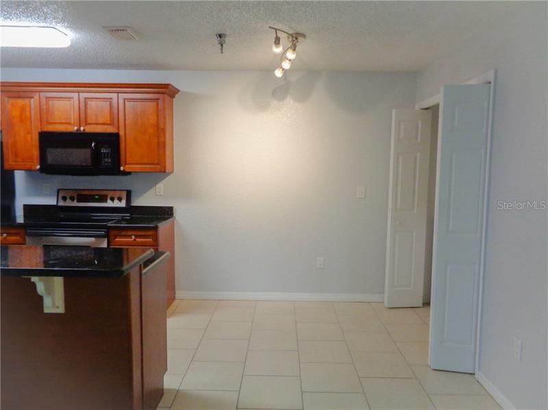 Recently Rented: $1,275 (1 beds, 1 baths, 742 Square Feet)