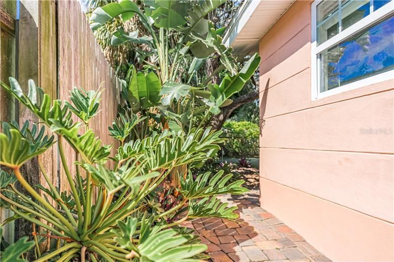 Recently Sold: $399,900 (2 beds, 2 baths, 1080 Square Feet)