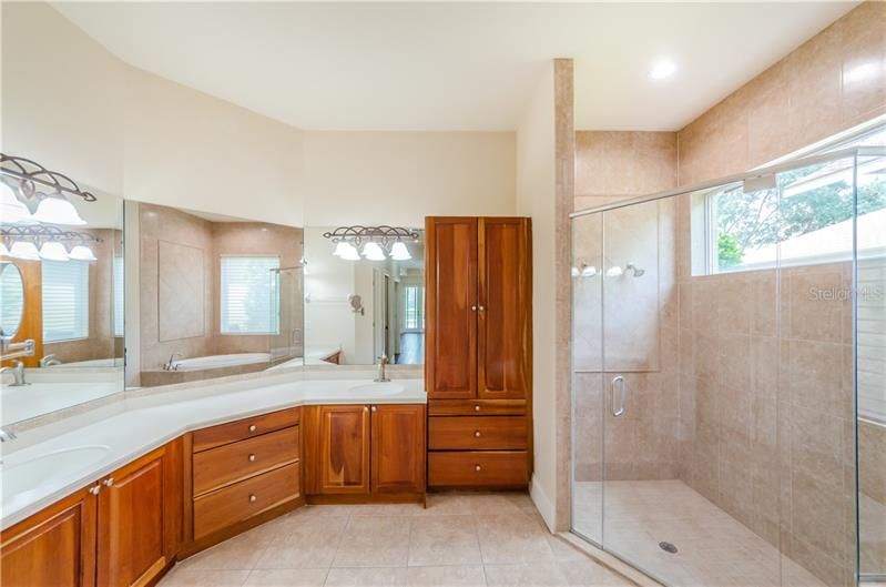 最近售出: $624,000 (4 贝兹, 3 浴室, 3492 平方英尺)