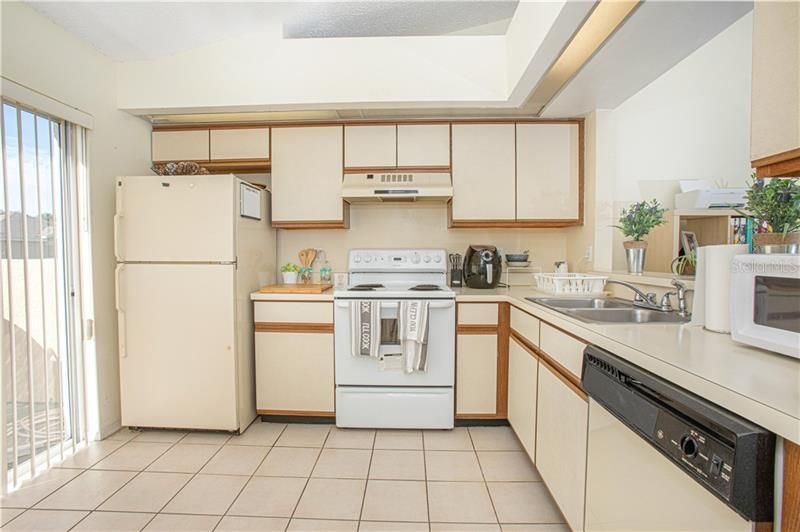 Recently Sold: $152,900 (2 beds, 2 baths, 952 Square Feet)
