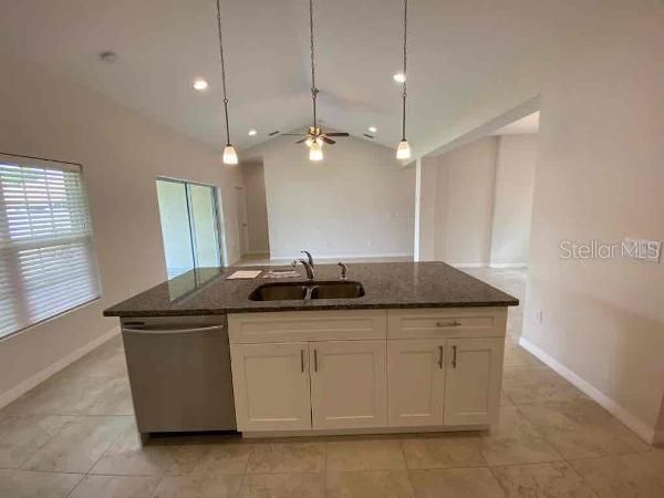 Recently Rented: $1,625 (3 beds, 2 baths, 1552 Square Feet)