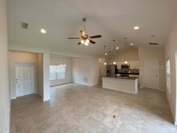 Recently Rented: $1,625 (3 beds, 2 baths, 1552 Square Feet)