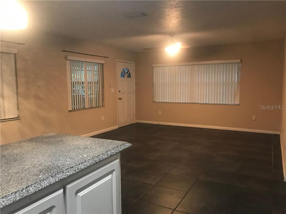 Recently Rented: $1,300 (3 beds, 2 baths, 1092 Square Feet)