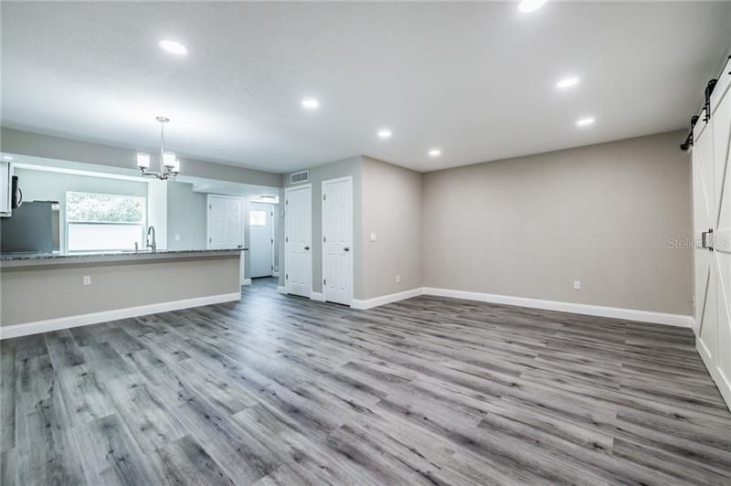 Recently Sold: $300,000 (3 beds, 2 baths, 1190 Square Feet)