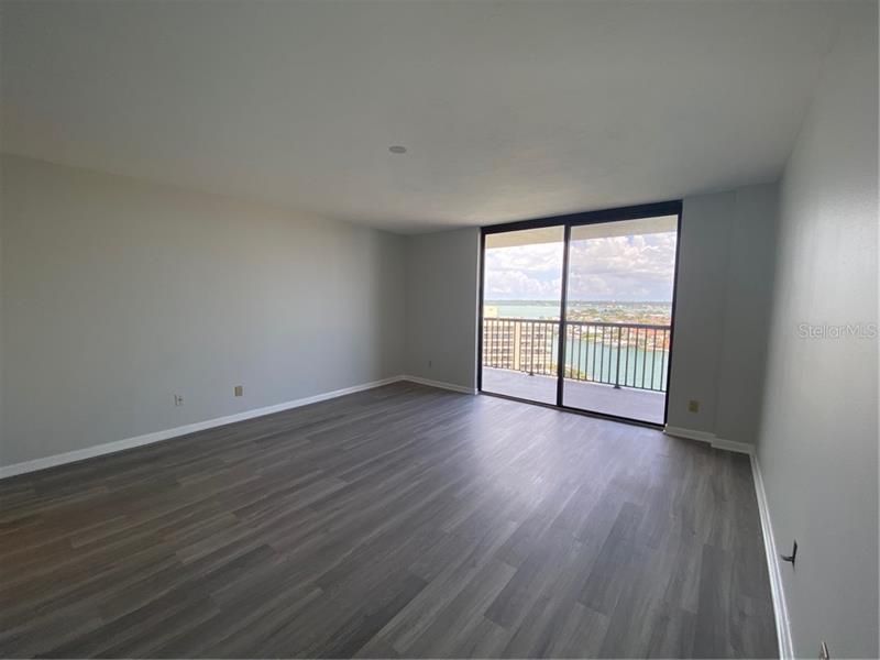 Recently Rented: $3,595 (2 beds, 2 baths, 1670 Square Feet)