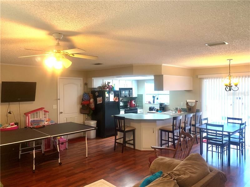 Recently Sold: $132,000 (2 beds, 1 baths, 912 Square Feet)