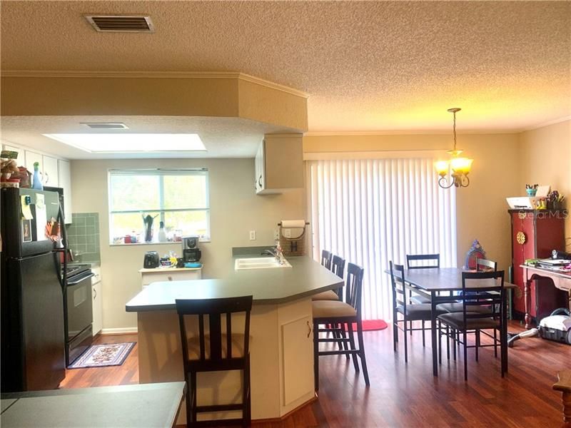 Recently Sold: $132,000 (2 beds, 1 baths, 912 Square Feet)