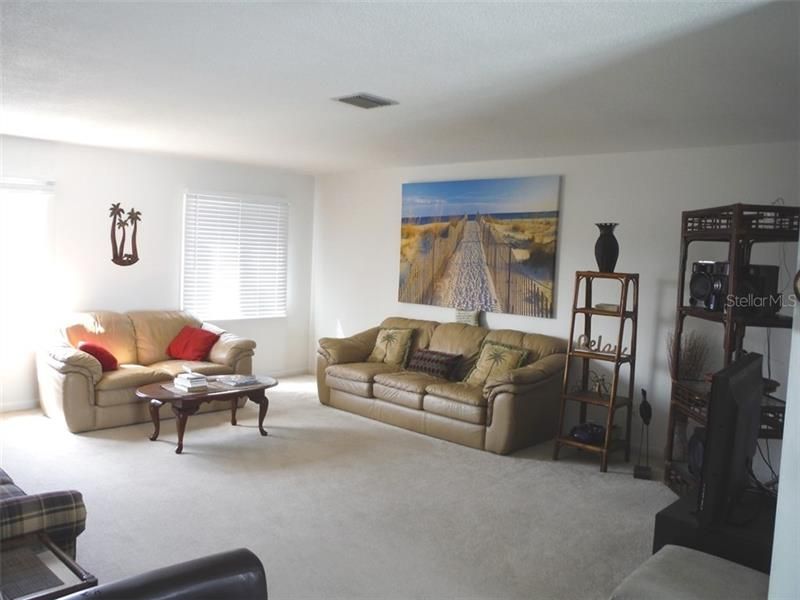 Recently Rented: $3,150 (2 beds, 2 baths, 1584 Square Feet)