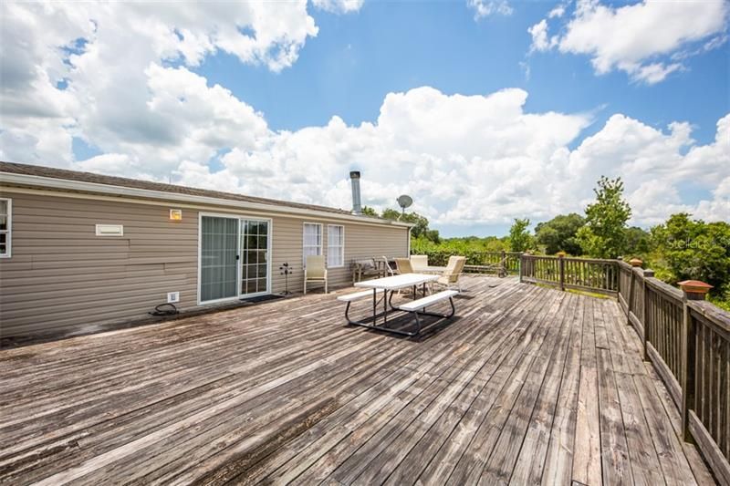 Huge Deck...Great for entertaining!