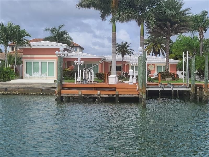 Recently Sold: $900,000 (3 beds, 2 baths, 2079 Square Feet)