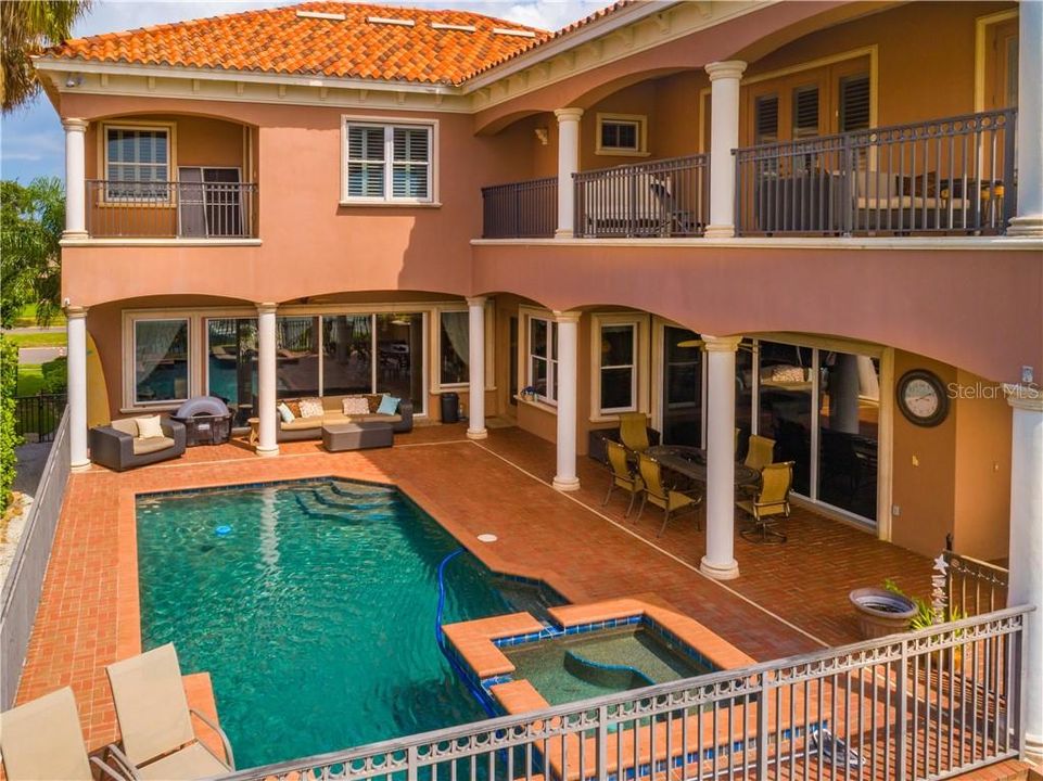 Vendido Recientemente: $2,590,000 (6 camas, 5 baños, 4934 Pies cuadrados)