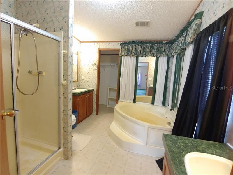 最近售出: $105,000 (3 贝兹, 2 浴室, 1680 平方英尺)
