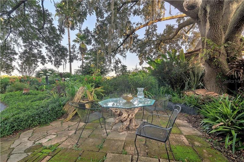 Recently Sold: $995,000 (4 beds, 4 baths, 6473 Square Feet)