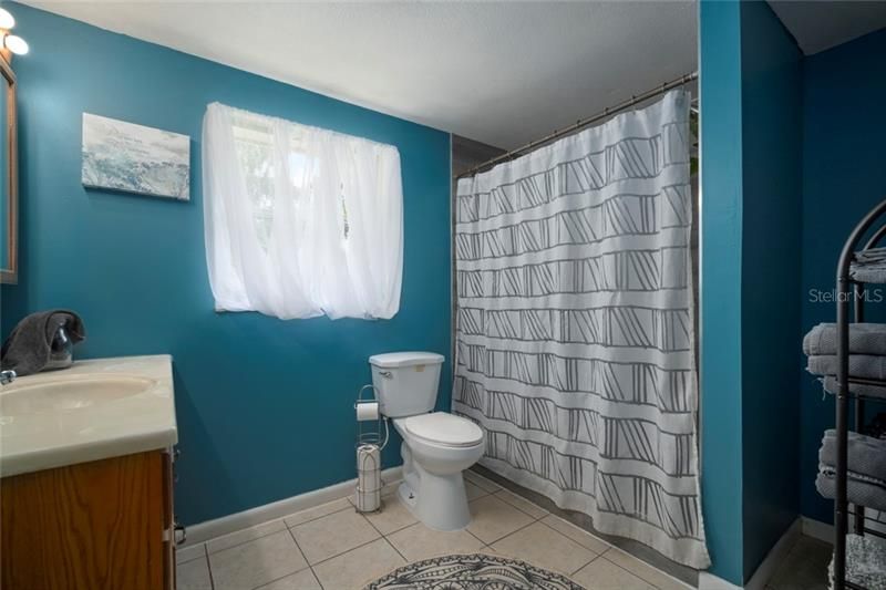 最近售出: $165,000 (3 贝兹, 1 浴室, 1037 平方英尺)